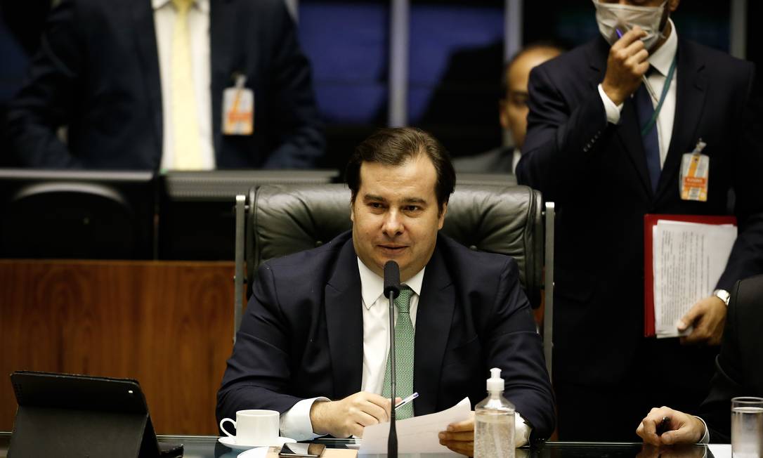 Proposta feita por Rodrigo Maia de cortar salários de deputados gerou descontentamento Foto: Pablo Jacob / Agência O Globo