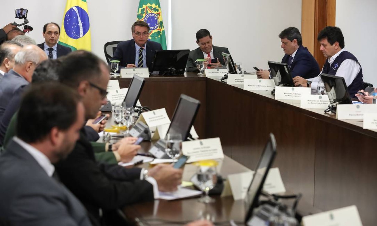 Presidente estava reunido com alguns dos seus ministros durante reunião virtual com governadores dos estados do Sul e do Centro-Oeste do país Foto: Marcos Corrêa / PR
