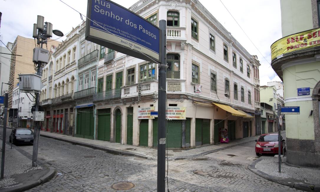 Decreto determinou o fechamento dos estabelecimentos comerciais na cidade do Rio Foto: Márcia Foletto / O Globo