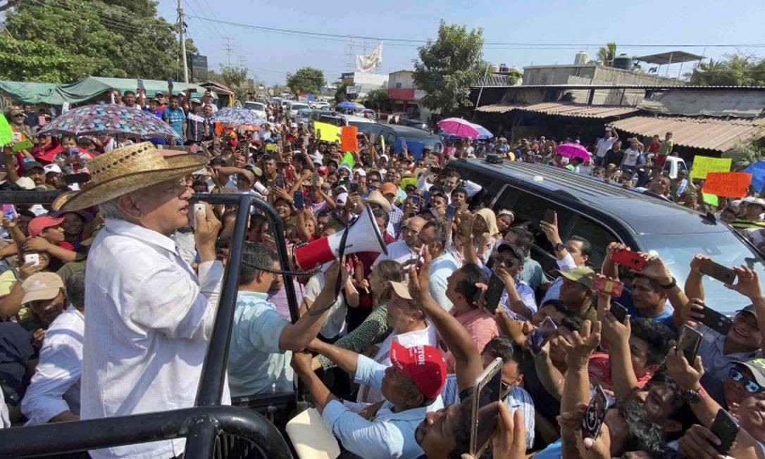 Após comparações com Bolsonaro, López Obrador, do México, volta atrás e decreta isolamento parcial