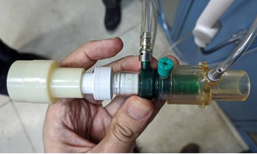 Pesquisadores da Coppe/UFRJ desenvolveram e esperam testar na próxima semana em paciente um protótipo de ventilador pulmonar mecânico para ser reproduzido em massa Foto: Divulgação