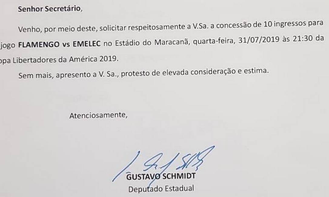Pedido de ingressos para jogo do Flamengo feito pelo deputado estadual Gustavo Schmidt Foto: Reprodução