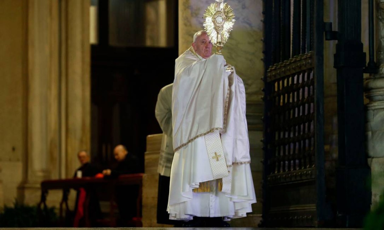 Papa Francisco faz oração especial pelo fim da pandemia de Covid-19; veja  fotos - Jornal O Globo