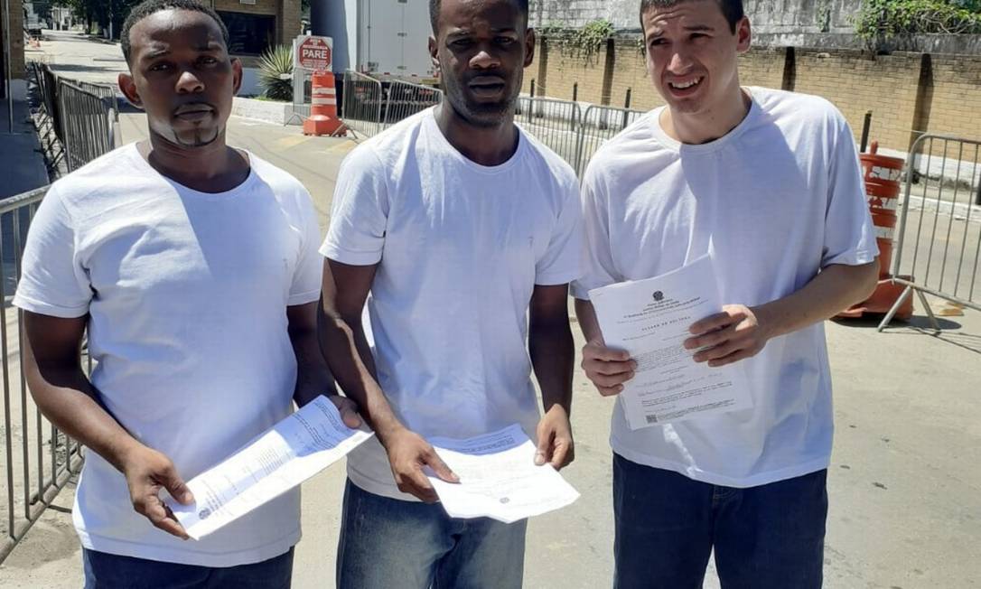 Carlos, Felipe e Anderson, três dos presos que denunciaram sessão de tortura em quartel, foram soltos semana passada Foto: Álbum de família