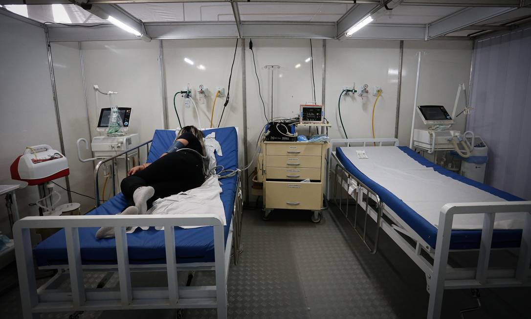 Em Brasília, tenda de atendimento a pacientes com dengue foi transformada em espaço de cuidado a pacientes com coronavírus. Foto: Pablo Jacob / Agência O Globo