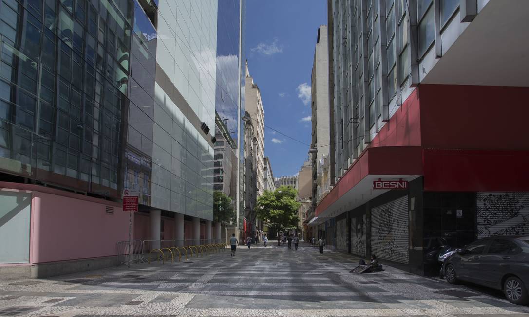 Rua vazia no centro de São Paulo durante a epidemia de coronavírus Foto: Edilson Dantas / Agência O Globo