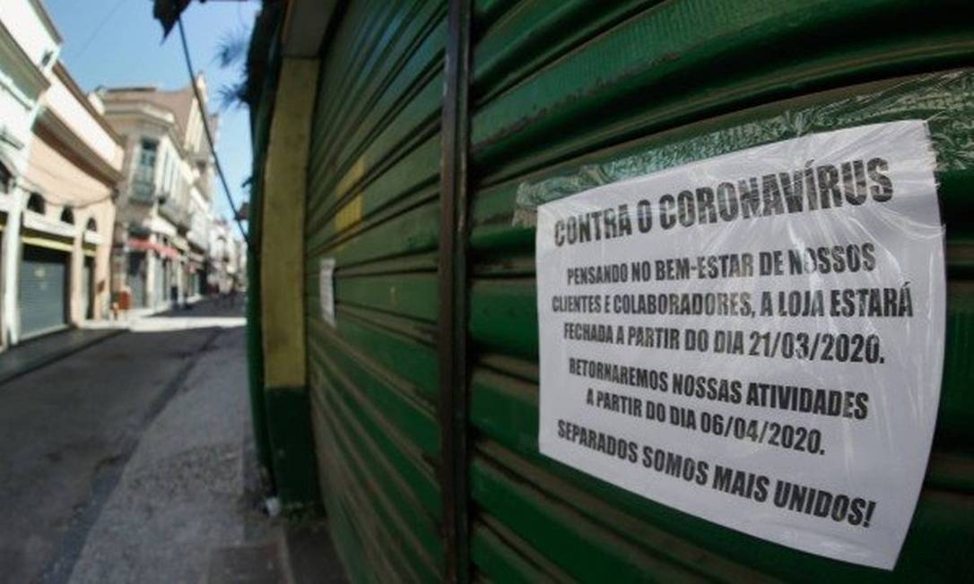 Loja fechada por causa da pandemia no Rio Foto: Roberto Moreira/Agência O Globo