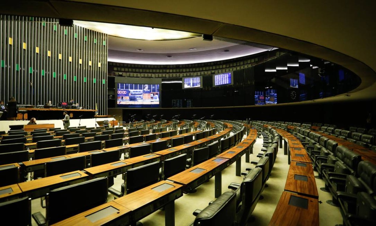 Brasília. A Câmara Federal, no dia de sua primeira sessão remota, com os deputados participando à distância Foto: Pablo Jacob / Agência O Globo