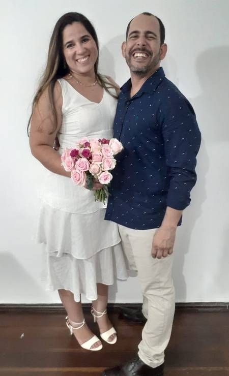 Denise Guimarães e Marcelo Siqueira foram surpreendidos com matrimônio virtual Foto: Arquivo pessoal