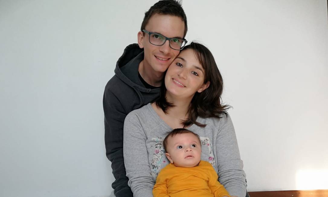 Tommaso Cervi, Rosita Rotondo e o pequeno Leo: família superou coronavírus Foto: Reprodução