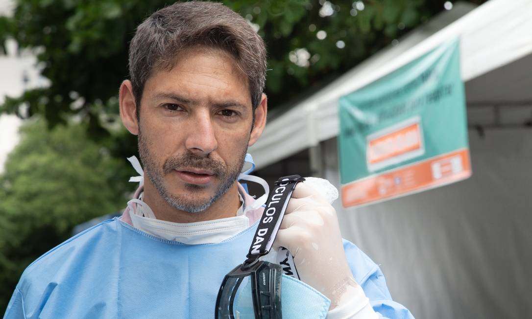 Alexandre Vergete, de 38 anos, é o coordenador médico do Hospital Municipal Carlos Tortelly Foto: ROBERTO MOREYRA / Agência O Globo
