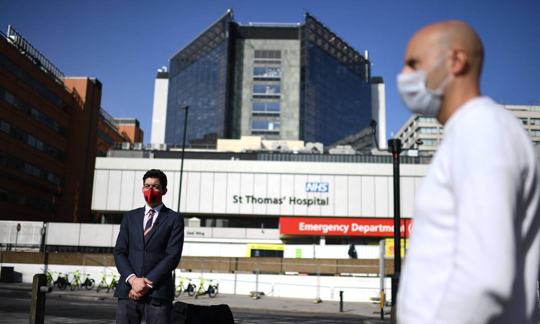 Hospital St. Thomas, no centro de Londres, onde o primeiro-ministro britânico Boris Johnson está em tratamento intensivo Foto: DANIEL LEAL-OLIVAS / AFP