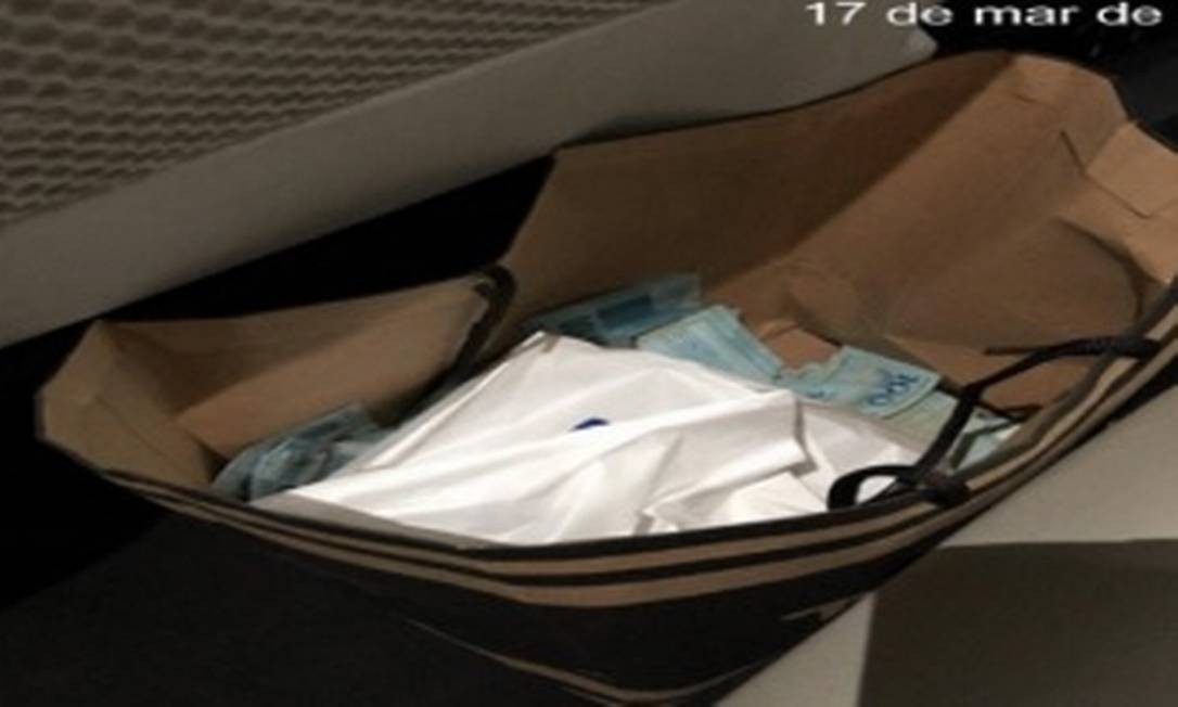 Operação Faroeste: PF localizou parte do dinheiro no fundo do carro pertencente ao filho da desembargadora do TJ da Bahia Foto: Reprodução/PF