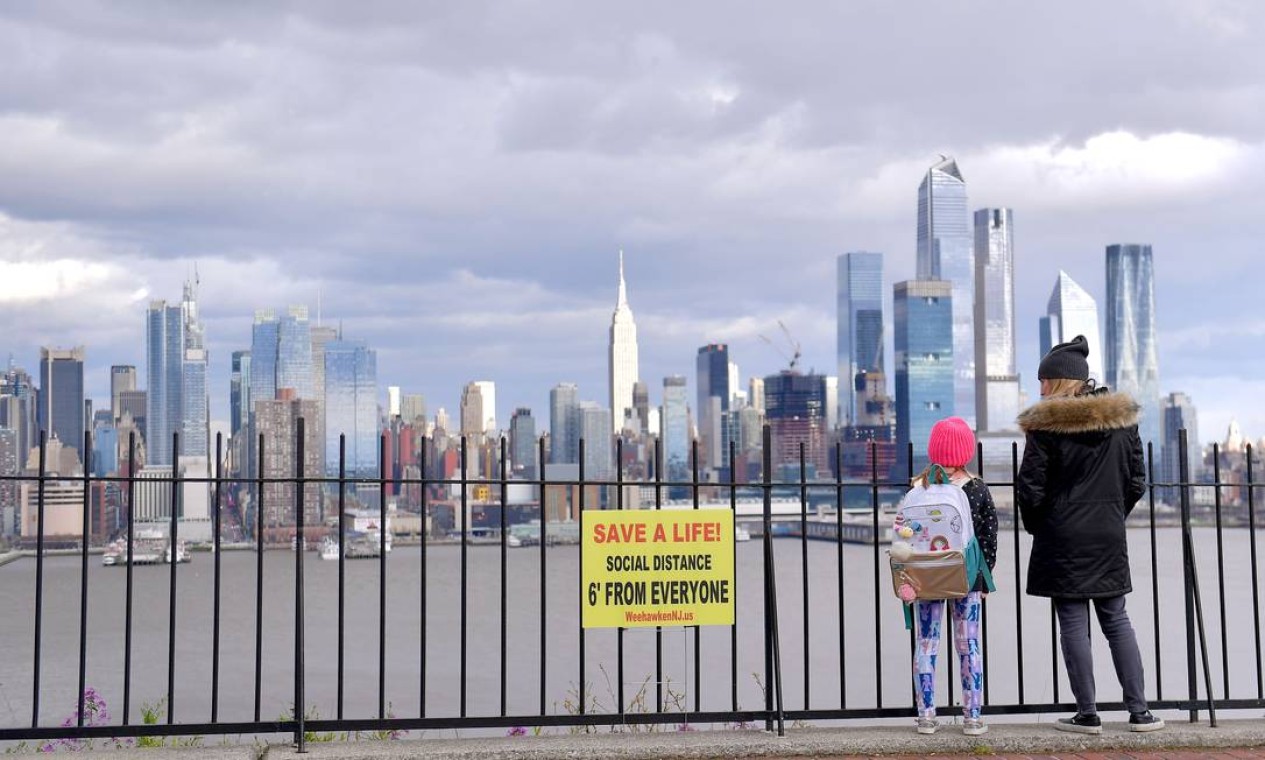 Escolas primárias reabrem em Nova York, mas restaurantes podem ser fechados  novamente