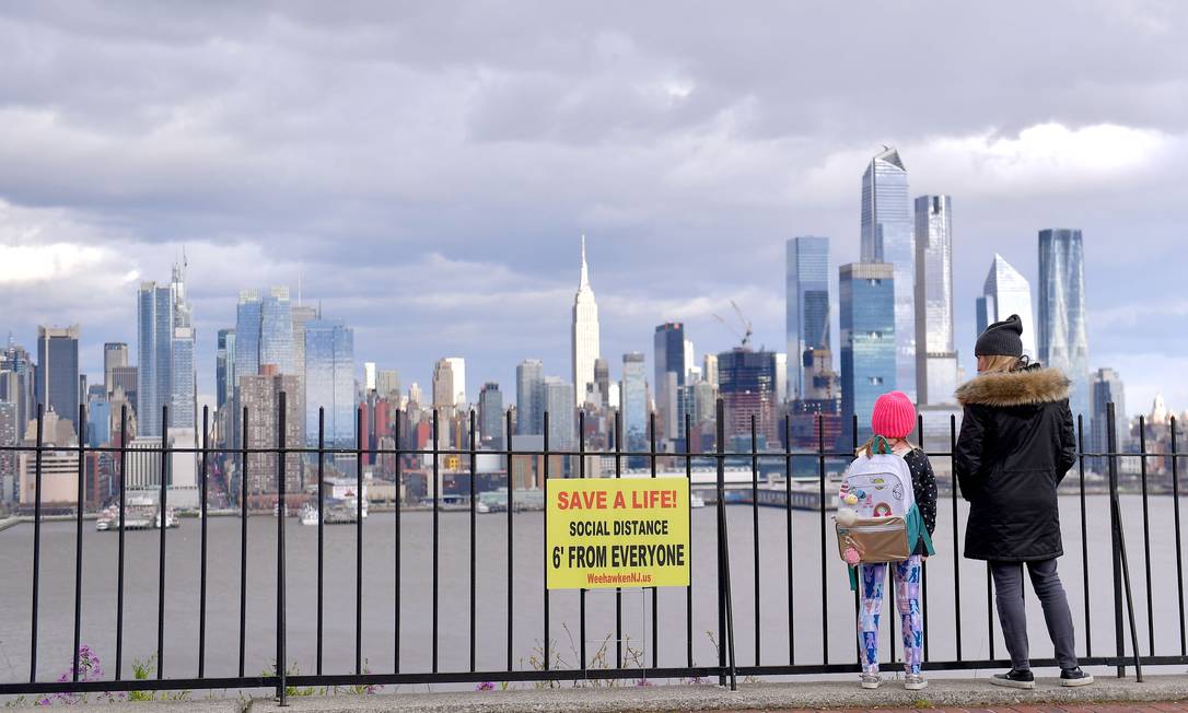 Assista: Governador de Nova York faz teste para coronavírus ao