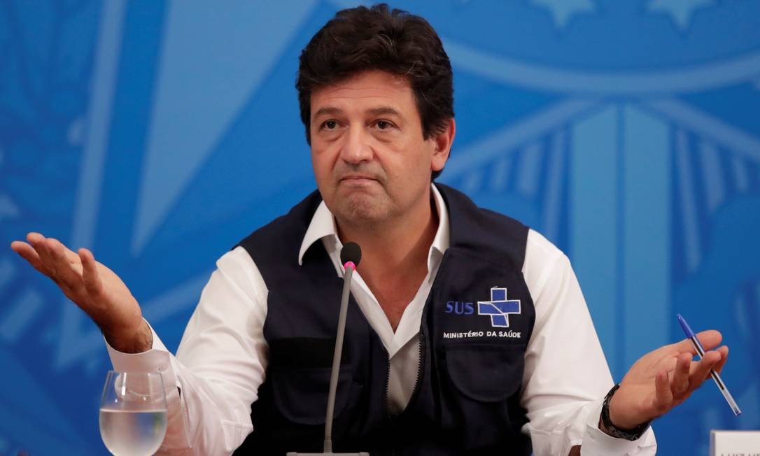 Em uma de suas �ltimas entrevistas, Mandetta reconheceu que havia um "descompasso" entre o trabalho na pasta e a linha de a��o defendida por Bolsonaro Foto: Ueslei Marcelino / REUTERS 15/04/2020