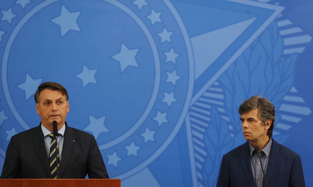 Bolsonaro anuncia oncologista Nelson Teich para substituir Mandetta no Ministério da Saúde Foto: Jorge William / Agência O Globo