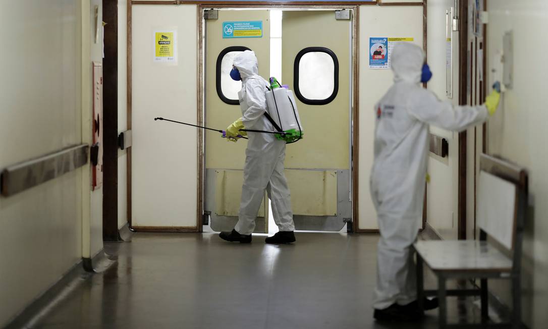 Equipe faz higienização de hospital em Brasília 31/03/2020 Foto: UESLEI MARCELINO / REUTERS