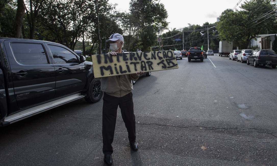 Em São Paulo, manifestantes pró-Bolsonaro protestam e pedem abertura do comércio Foto: Edilson Dantas / Agência O Globo