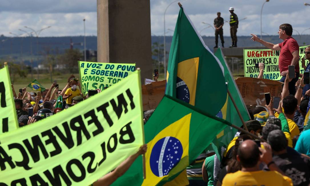 O presidente Jair Bolsonaro discursa para apoiadores em Brasília Foto: Pedro Ladeira/Folhapress / Agência O Globo