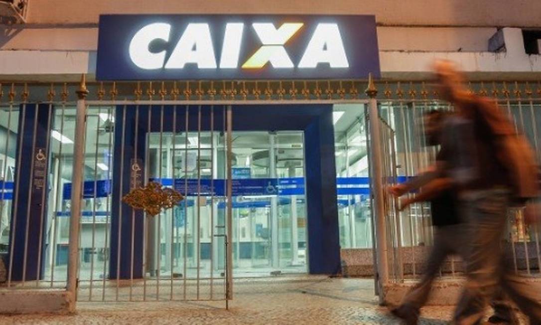 Caixa: agências abrirão das 8h às 14h, apenas para serviços considerados essenciais Foto: Marcelo Régua/Agência O Globo