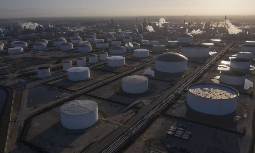 Tanques de armazenamento de petróleo nos EUA estão no limite Foto: Bloomberg
