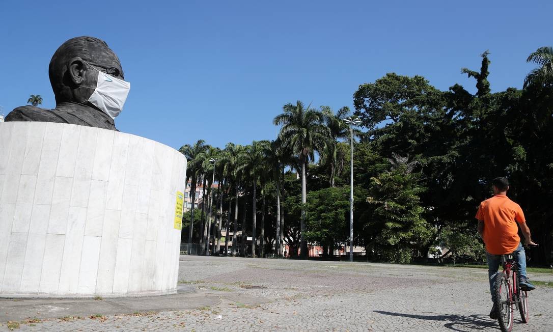 O monumento do ex-presidente brasileiro Getúlio Vargas, no bairro do Flamengo Foto: SERGIO MORAES / REUTERS