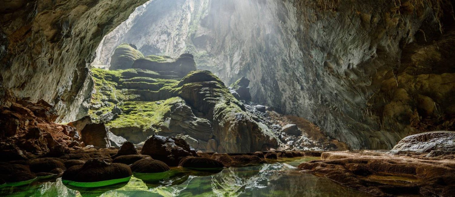 Entrada para uma das galerias da caverna Son Doong, a maior do mundo, no Vietnã Foto: Reprodução