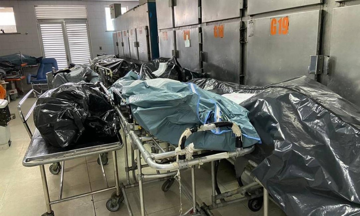 Necrotério do Hospital Moacyr do Carmo, em Caxias, está lotado e cadáveres  estão até nos corredores - Jornal O Globo