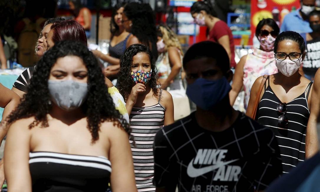 Máscaras estão entre os itens com preços abusivos Foto: Fabiano Rocha / Agência O Globo
