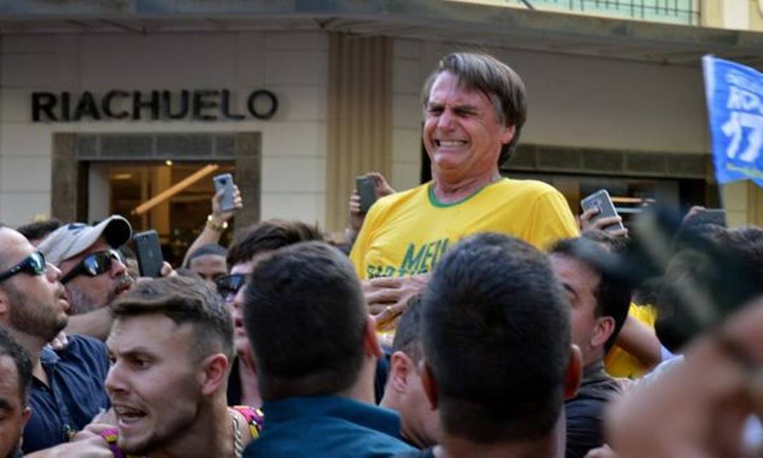 Bolsonaro foi esfaqueado em Juiz de Fora (MG) durante a campanha de 2018 Foto: EPA