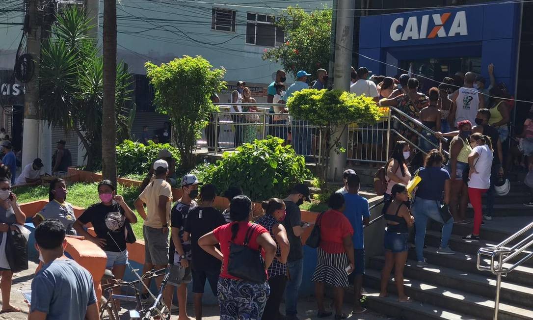 In Itaboraí, more crowds to get or benefit Photo: Roberto Moreyra / Agência O Globo