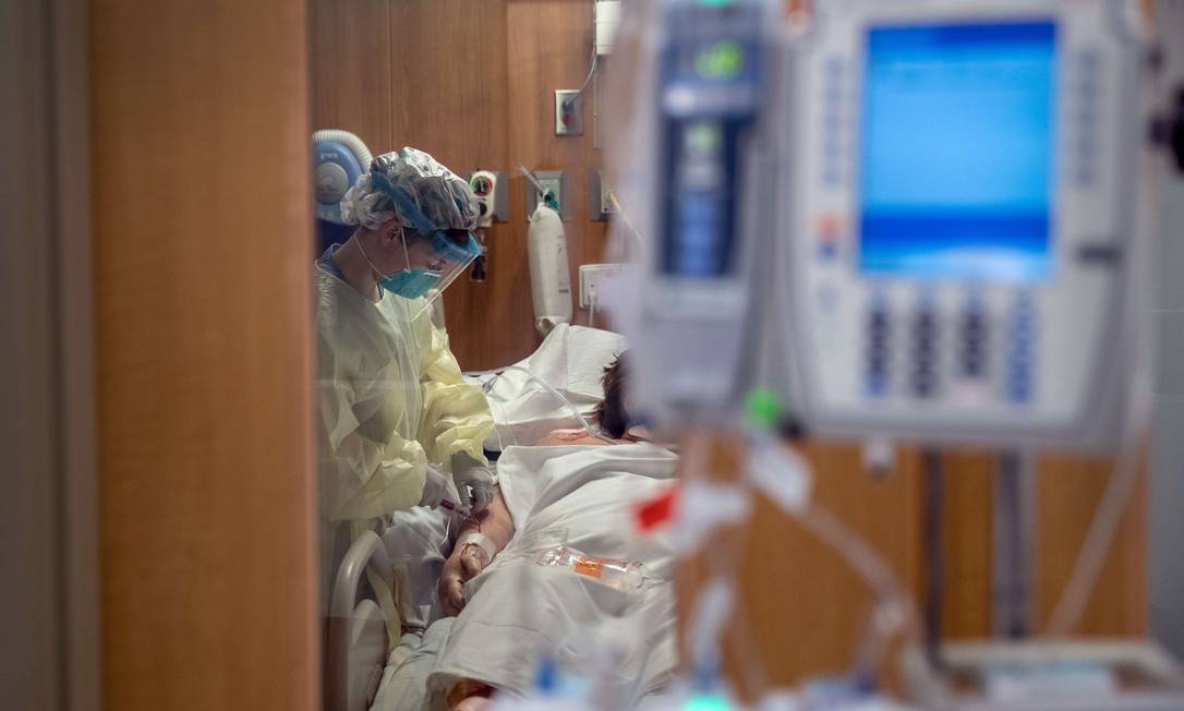 Unidade de tratamento intensivo para Covid-19 no hospital de Stamford, em Connecticut, nos Estados Unidos Foto: JOHN MOORE / AFP
