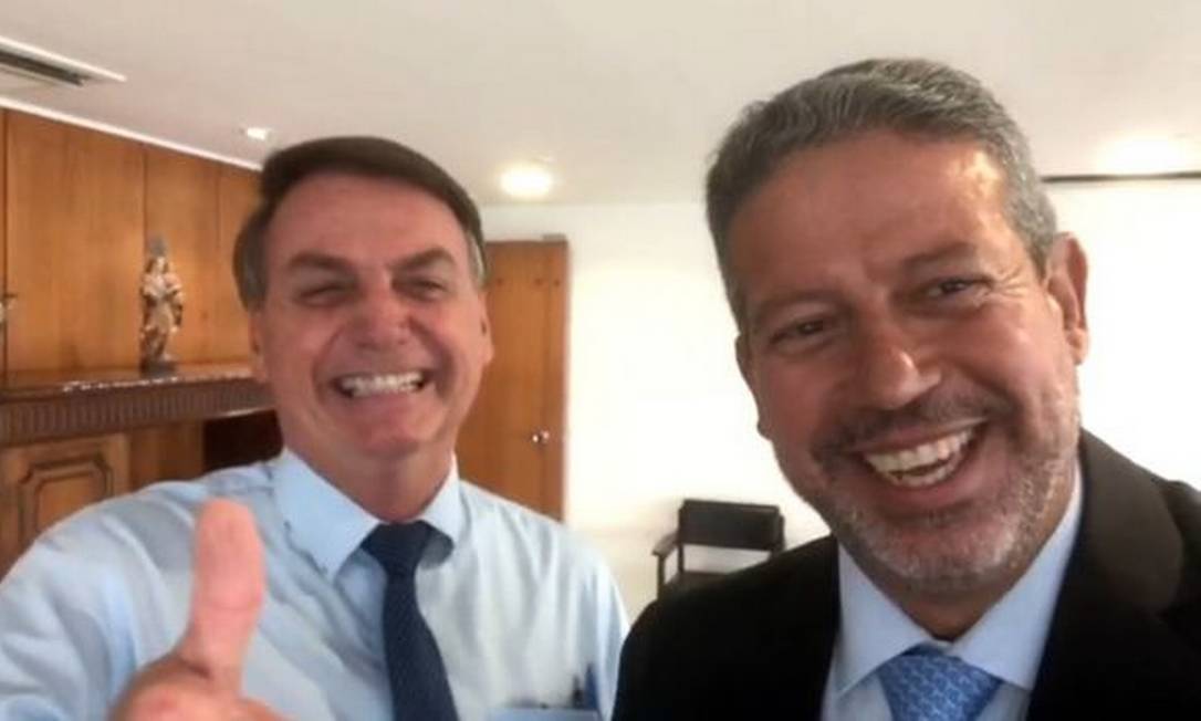Presidente Jair Bolsonaro com deputado Arthur Lira (PP-AL) no Palácio do Planalto Foto: Reprodução