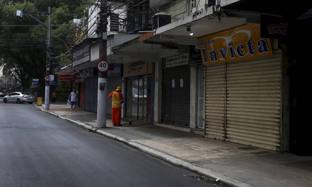 Lojas fechadas na Rua da Conceição, no Centro Foto: Fabiano Rocha / Agência O Globo