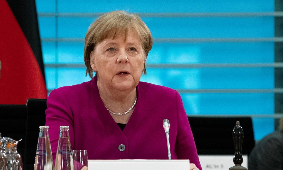 Angela Merkel quer conferir resultados da primeira leva de flexibilizações antes de tomar novas decisões Foto: POOL / REUTERS
