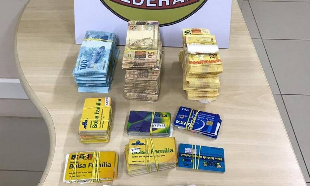 Dinheiro e cartões apreendidos pela Polícia Federal Foto: Divulgação