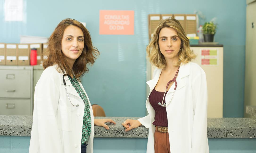 As irmãs Helena e Ana Petta, criadoras da série 'Unidade básica', da Universal TV Foto: Divulgação/Flávia Wolf