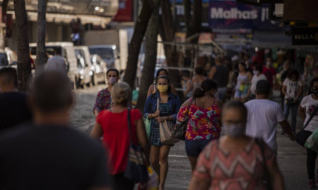 Circulação de pessoas no calçadão de Campo Grande Foto: Gabriel Monteiro / Agência O Globo