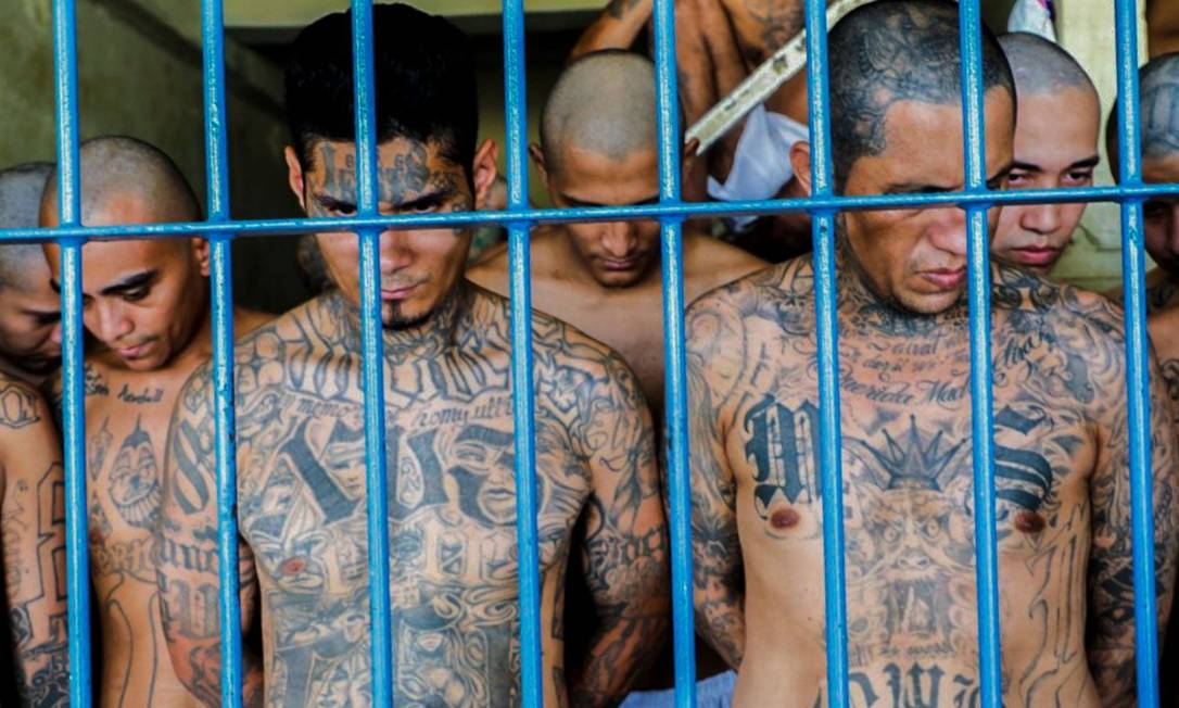 Detentos na prisão Izalco, no noroeste de San Salvador Foto: - / AFP / 26-04-2020