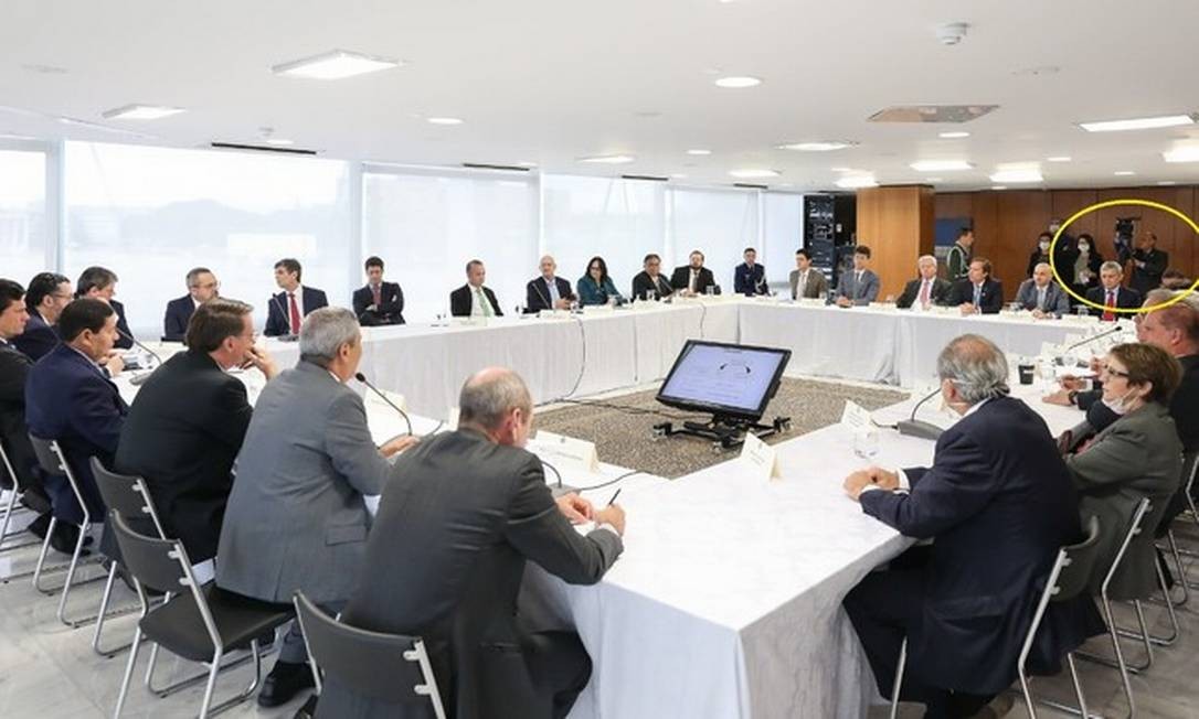 Foto da reunião realizada entre Bolsonaro e ministros dia 22 de abril citada por Sergio Moro como prova de interferência do presidente na PF Foto: Divulgação/ Marcos Corrêa/PR