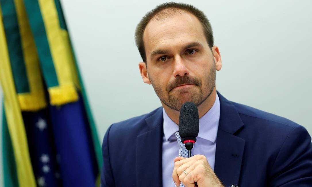 https://ogimg.infoglobo.com.br/in/24418031-60c-73c/FT1086A/652/x84190059_Brazilian-Federal-Deputy-Eduardo-Bolsonaro-attends-a-session-of-the-Committee-on-Foreig.jpg.pagespeed.ic.5ptF1RgHpf.jpg