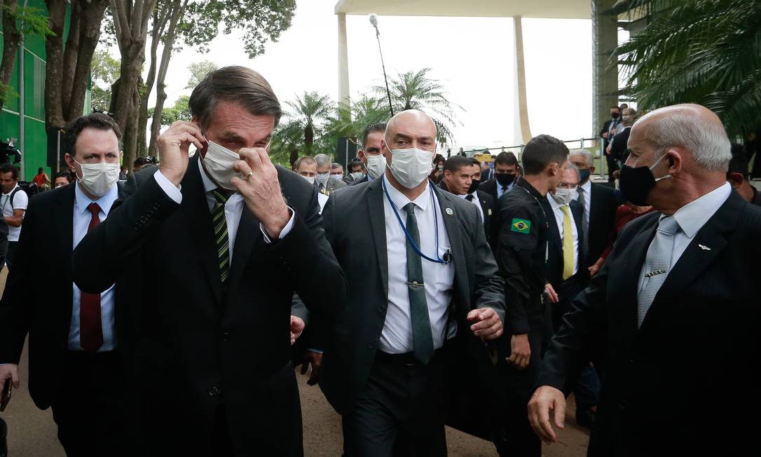Pressão. Presidente Jair Bolsonaro vai até o STF para se reunir com os ministros e pedir a abertura do comércio Foto: Pablo Jacob / Agência O Globo
