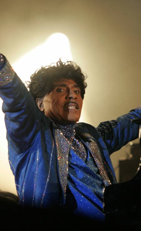 Little Richard se apresentou no palco do festival Terre Neuvas em Bobital, oeste da França. Ele morreu aos 87 anos. Citando o filho do pioneiro do rock 'n' roll, a revista Rolling Stone disse que a causa da morte era desconhecida Foto: ANDRE DURAND / AFP - 08/07/2006