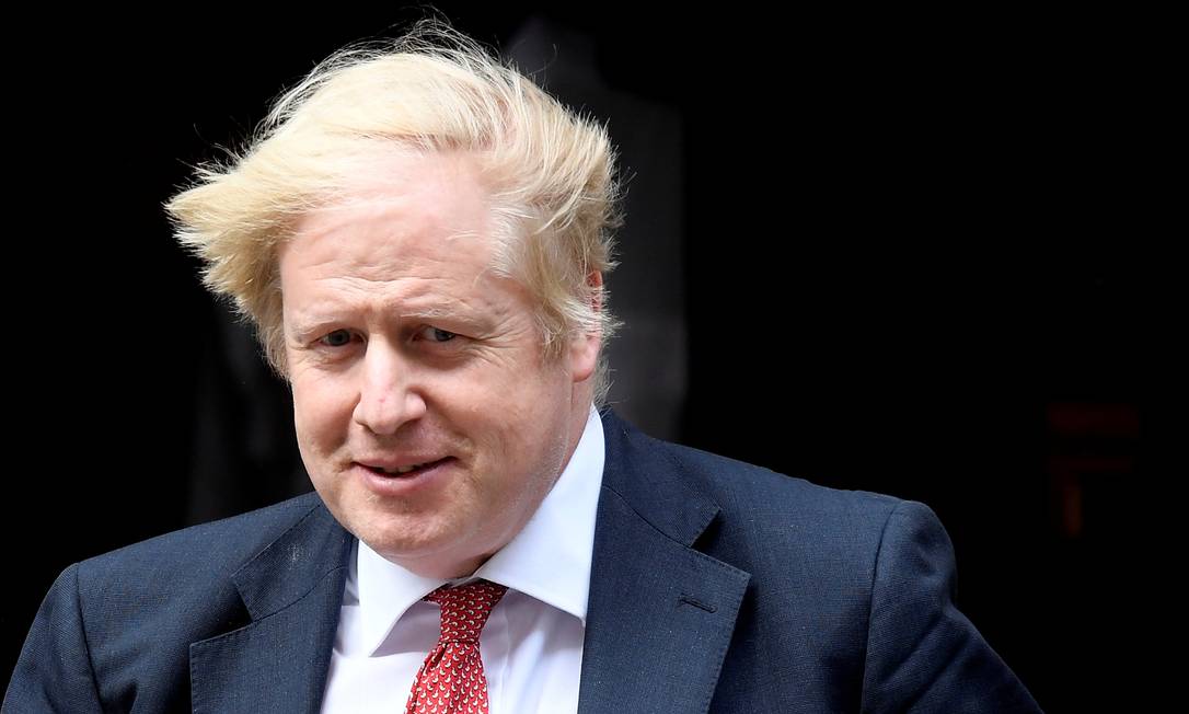 O primeiro-ministro britânico, Boris Johnson, que foi duramente criticado por seu plano de desconfinamento Foto: TOBY MELVILLE / REUTERS/11-05-2-2-
