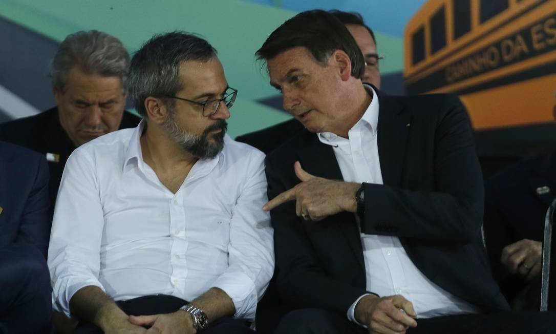Presidente Jair Bolsonaro e ministro da Educação, Abraham Weintraub Foto: Jorge William/Agência O Globo