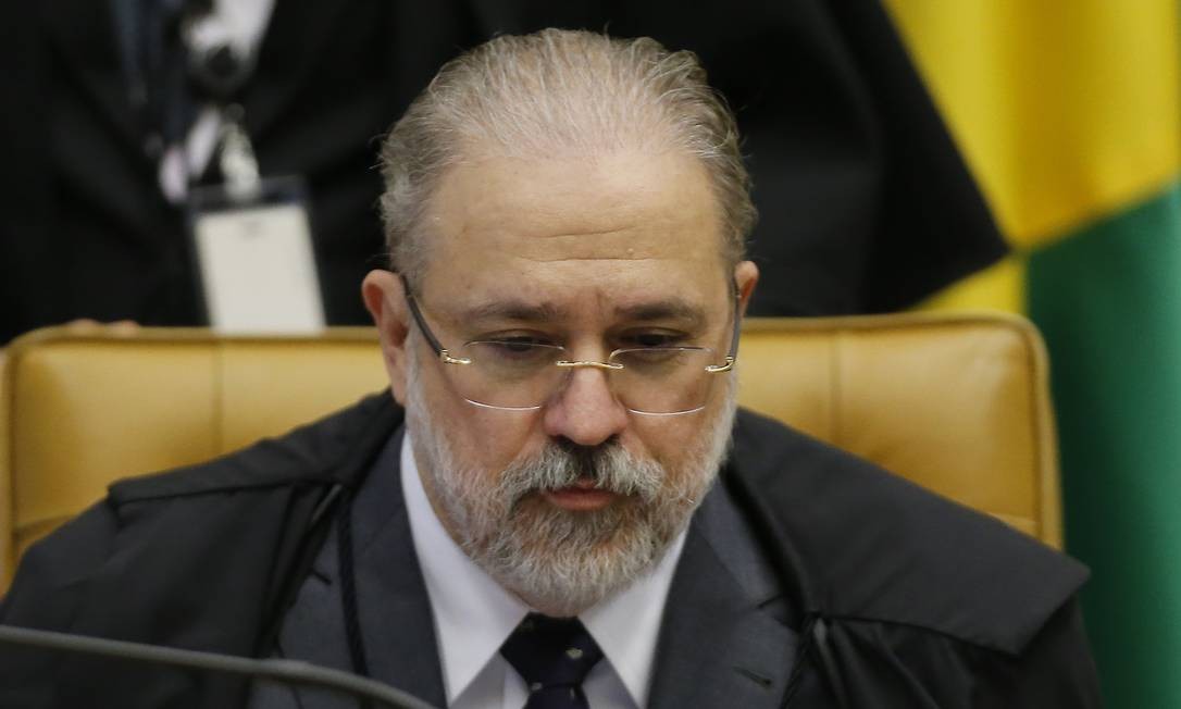 Líder da Oposição apresenta PEC para vetar recondução de Aras e criar quarentena para o STF