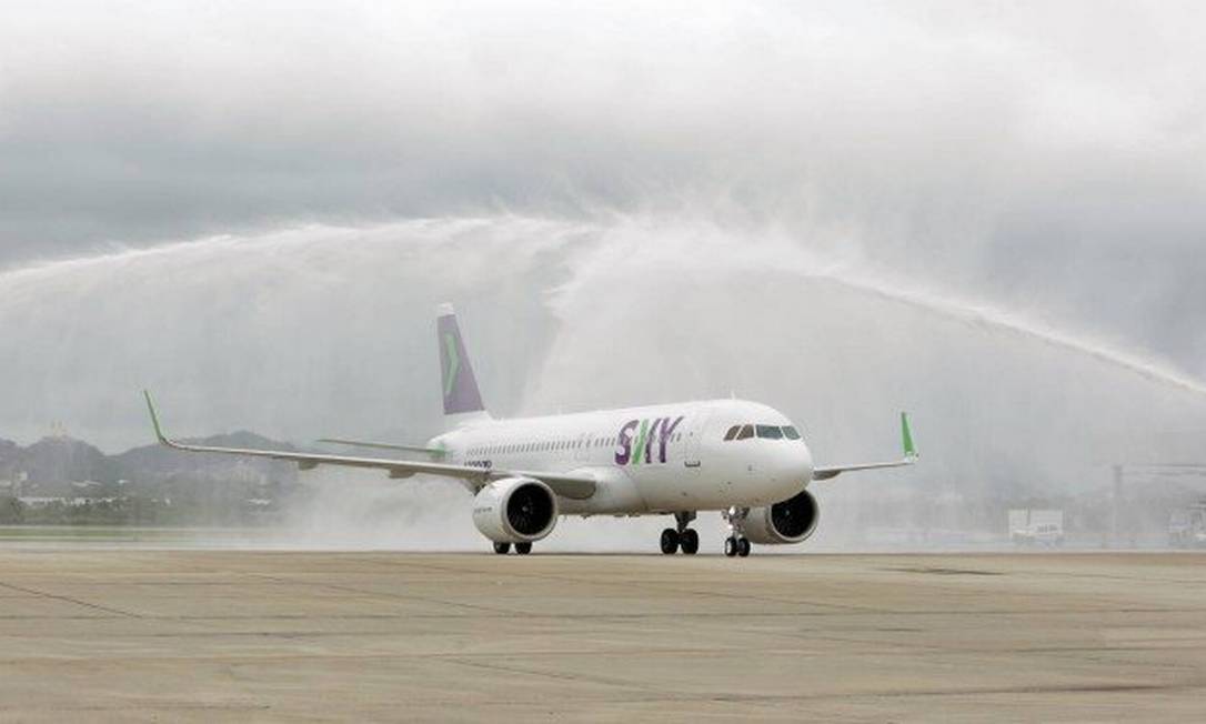 Voos internacionais da Sky Airlines serão retomados apenas no terceiro trimestre. Na foto, o primeiro voo da companhia para o aeroporto do Galeão, no Rio de Janeiro Foto: Divulgação