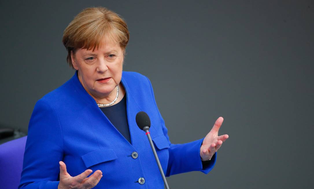 Angela Merkel no parlamento da Alemanha Foto: HANNIBAL HANSCHKE / REUTERS