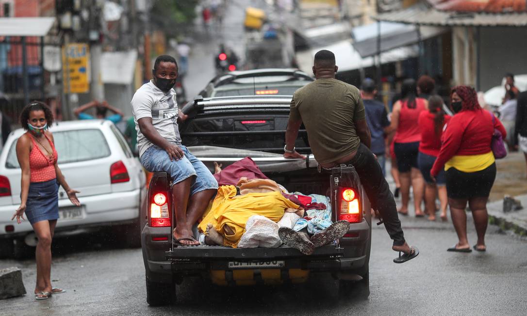 Operação policial na sexta-feira deixou 13 mortos no Complexo do Alemão Foto: RICARDO MORAES / REUTERS